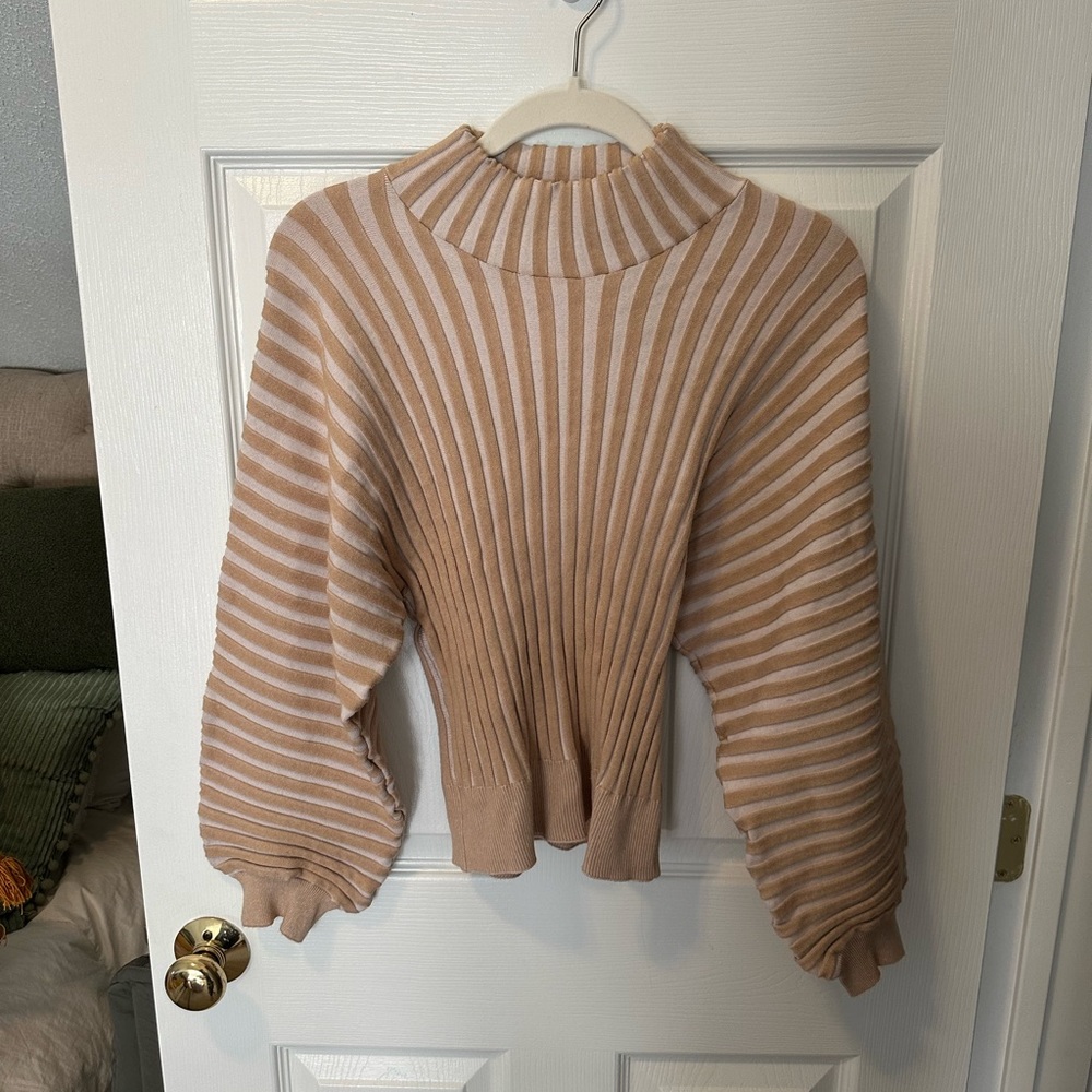 Free people sweater- slightly worn- size L